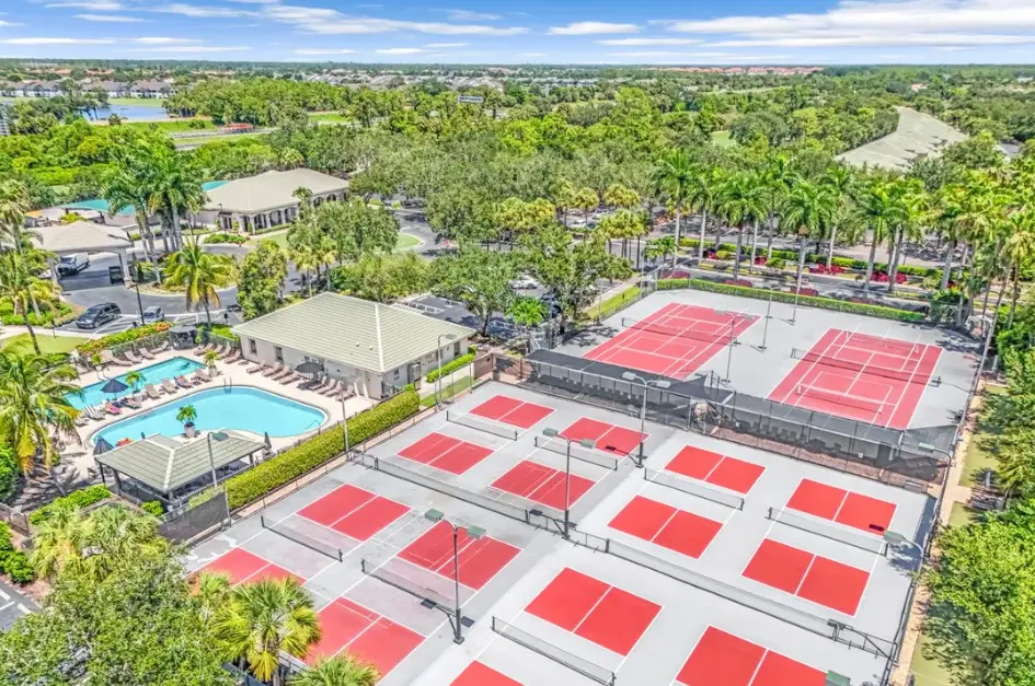 Naples Condos Pool and Pickleball