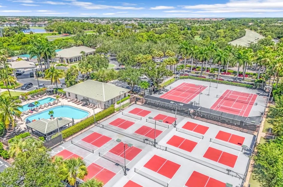 Naples Condos Pool and Pickleball
