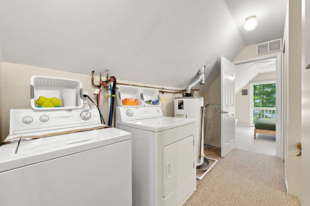 ce46b3c1 7f52 4497 ba55 9dcf3db3b759.jpg